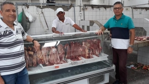 Comerciantes de carnes recebem visita de secret&aacute;rio e v&atilde;o se reunir com promotora