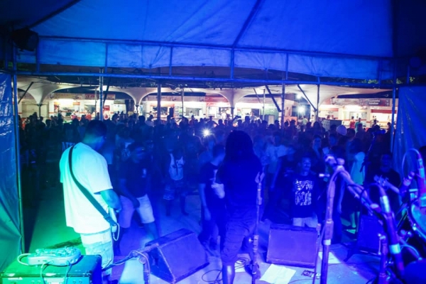 Com apoio da Prefeitura de Serrinha, Dia Municipal do Rock re&uacute;ne tribos de toda a regi&atilde;o na pra&ccedil;a Morena Bela