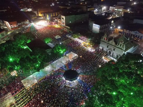 Primeiro dia de festa de S&atilde;o Jo&atilde;o em Serrinha bate recorde de p&uacute;blico