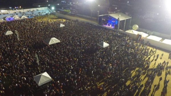 Maiara e Maraisa agitam pen&uacute;ltimo dia do S&atilde;o Jo&atilde;o de Serrinha