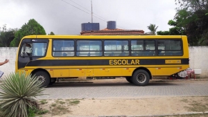 Prefeitura de Serrinha entrega &ocirc;nibus para o transporte escolar da rede municipal de ensino