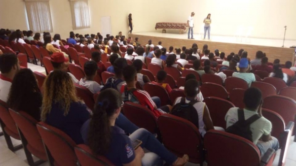 Prefeitura de Serrinha e Pol&iacute;cia Militar realizam 3&ordf; edi&ccedil;&atilde;o da Tarde Cultural para estudantes de escolas p&uacute;blicas