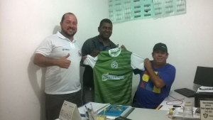 Prefeitura de Serrinha faz entrega de uniformes para as equipes que participar&atilde;o da Primeira copa Serrinhense de futsal