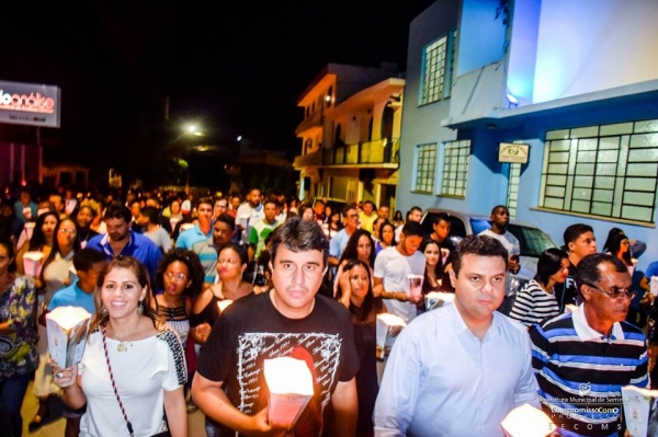 PREFEITO ADRIANO LIMA PARTICIPA DA PROCISS&Atilde;O DO FOGAR&Eacute;U EM SERRINHA