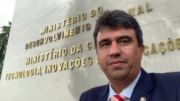 Prefeito Adriano Lima conquista mais obras para Serrinha em Bras&iacute;lia