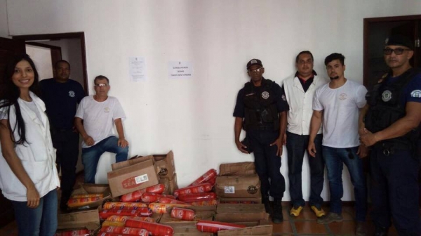 Vigil&acirc;ncia Sanit&aacute;ria apreende grande quantidade de mortadela vencida na feira livre de Serrinha