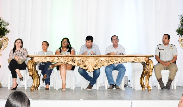 Prefeito participa de cerim&ocirc;nia de abertura da Jornada Pedag&oacute;gica de Serrinha