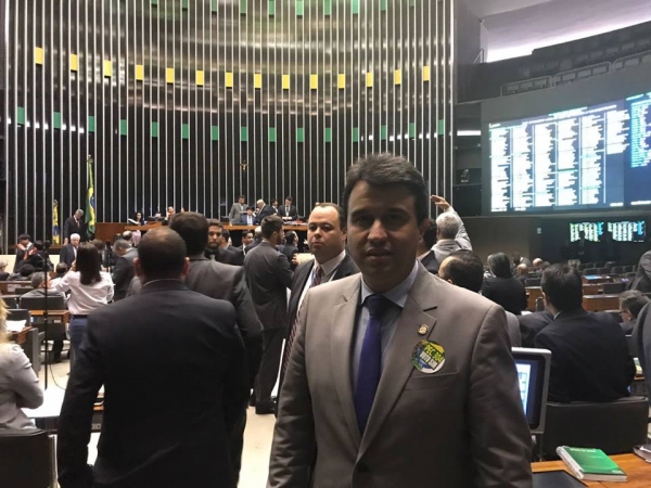 Prefeito Adriano Lima vai a Bras&iacute;lia em apoio &agrave; legaliza&ccedil;&atilde;o da vaquejada