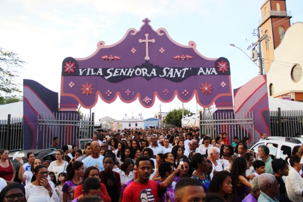 Prefeito Adriano Lima participa de comemora&ccedil;&atilde;o do dia da padroeira de Serrinha