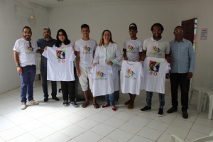 A SA&Uacute;DE NA VAQUEJADA: Vigil&acirc;ncia em Sa&uacute;de faz entrega de material de preven&ccedil;&atilde;o a DSTs a entidade LGBT